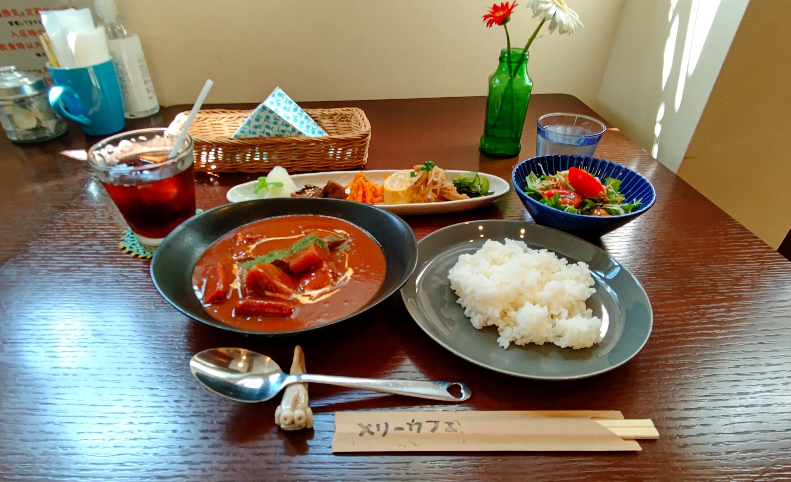 富士宮市 メリーカフェ 家庭的な前菜盛プレートが付いて来る隠れカフェでランチ 今日はどこ行く 何食べる