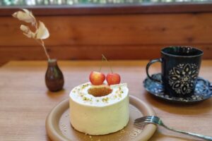 山梨県【レストハウス伊奈ヶ湖】森の中の小さなカフェレストランで手作りケーキ！白鳥がいる綺麗な湖散策も！ダヤンテールblog